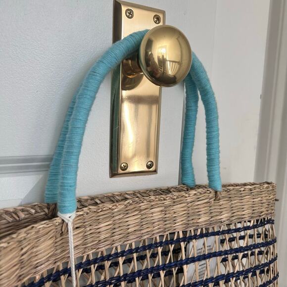 NWT Haute Hippe Straw Bag Tassels Women’s One Size Beachy Travel Boho Bohemian - Picture 3 of 7